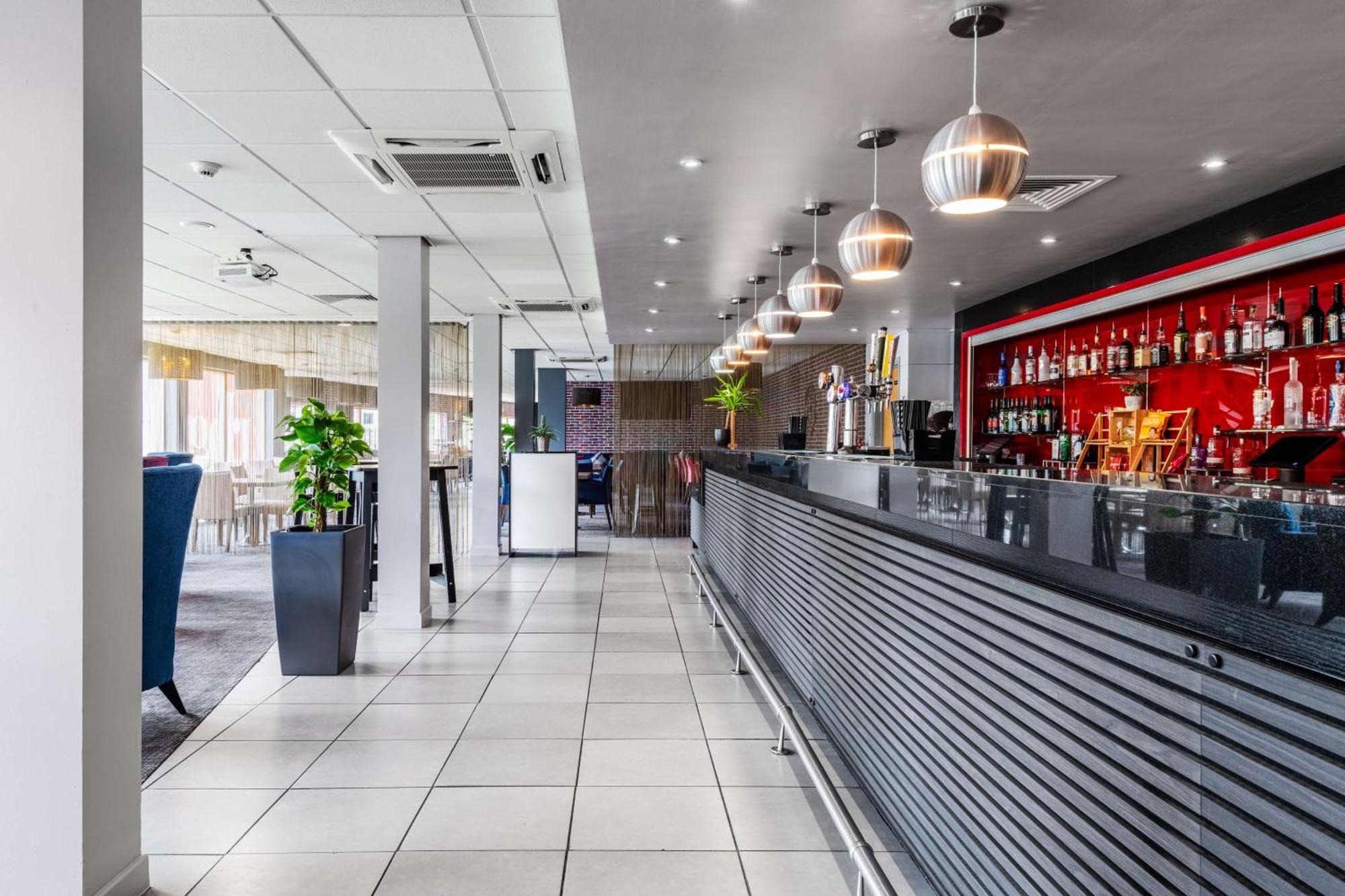 Park Inn By Radisson Peterborough Exteriör bild