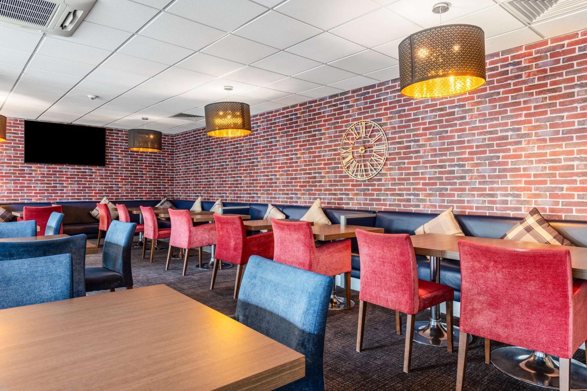 Park Inn By Radisson Peterborough Exteriör bild