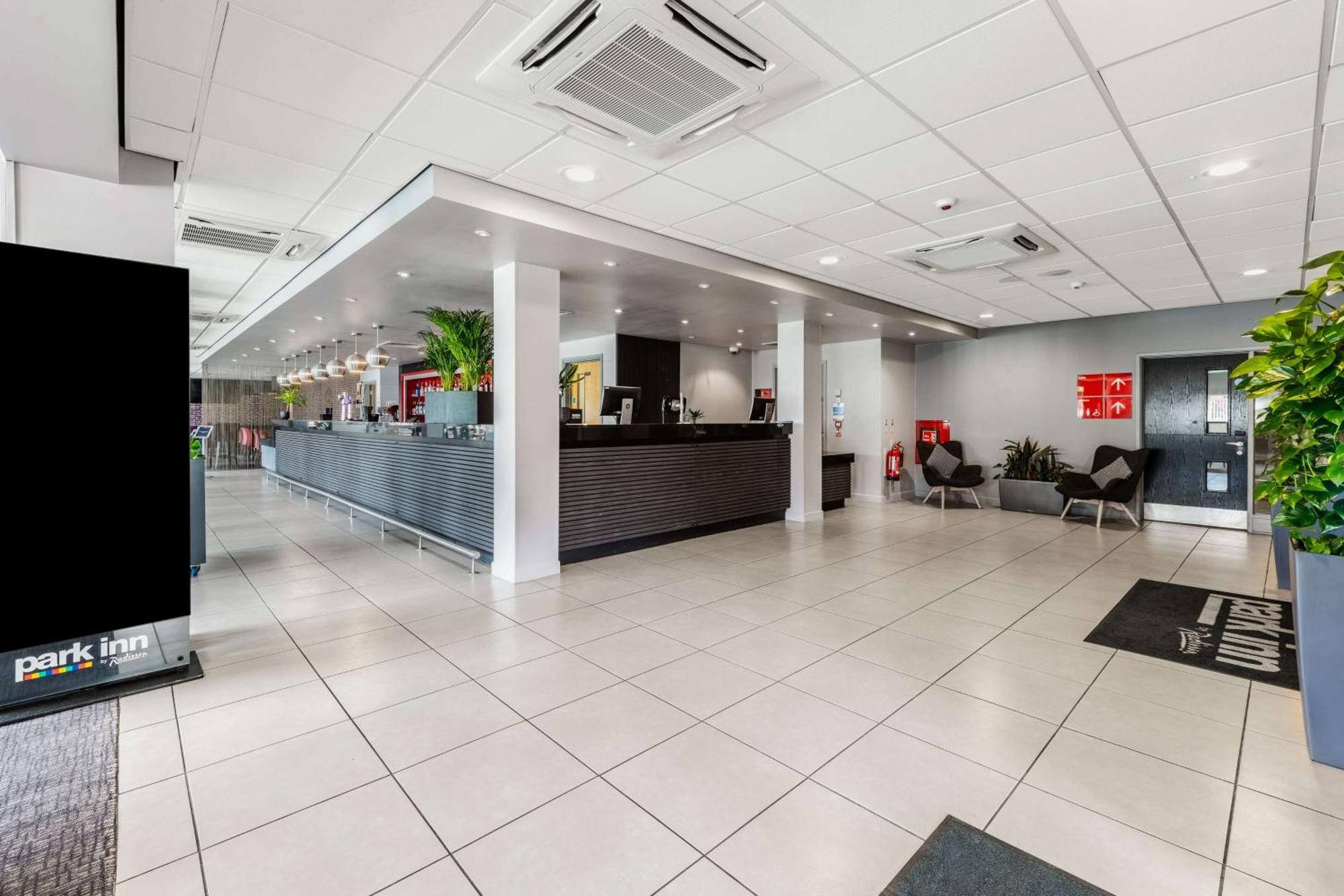 Park Inn By Radisson Peterborough Exteriör bild