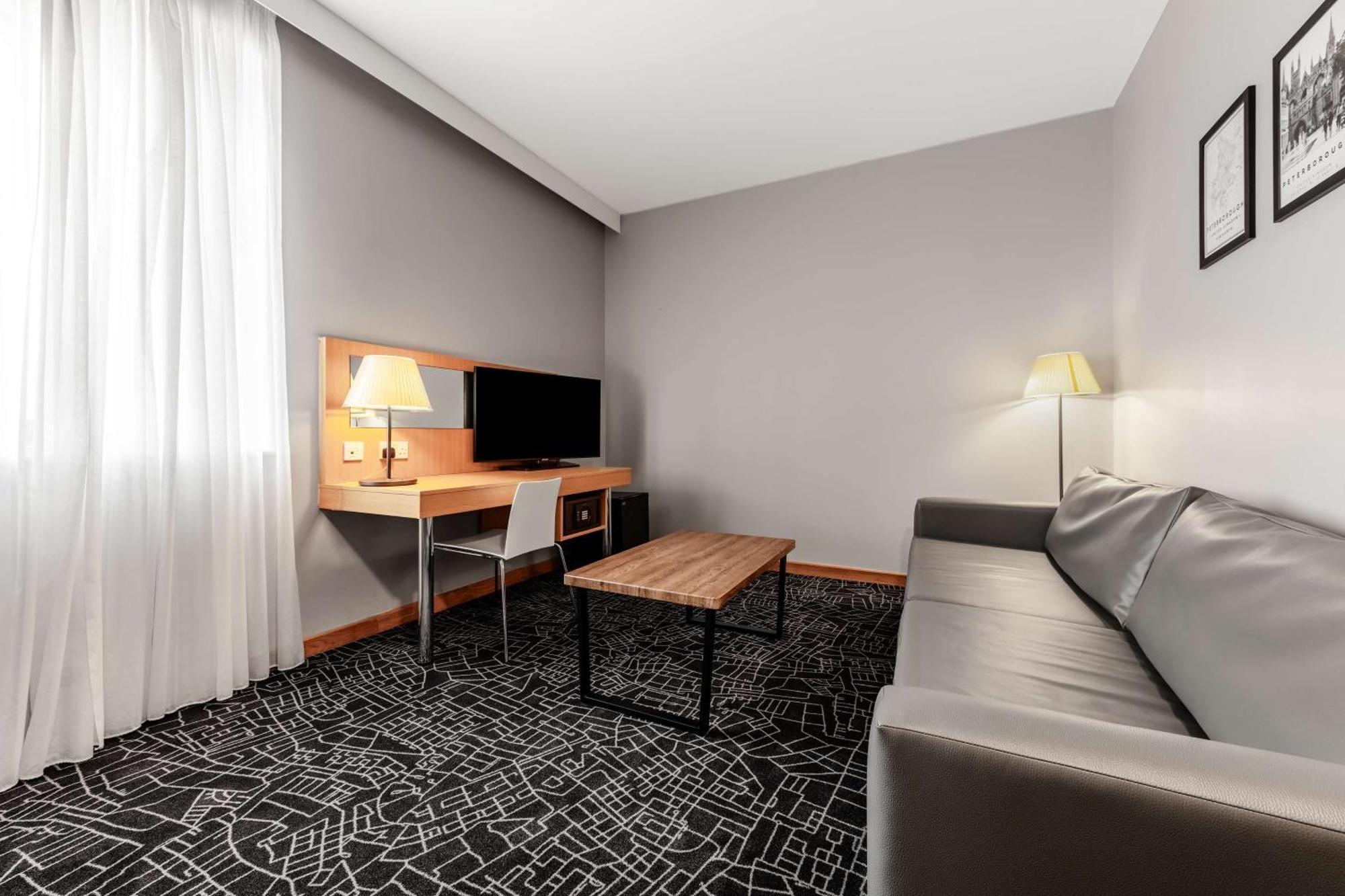 Park Inn By Radisson Peterborough Exteriör bild