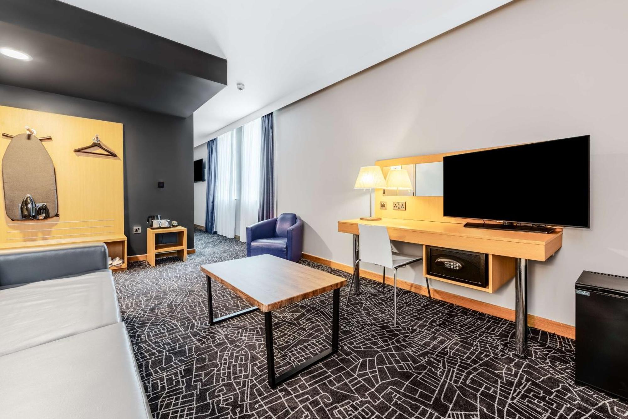 Park Inn By Radisson Peterborough Exteriör bild