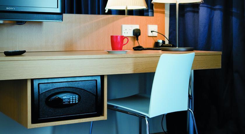 Park Inn By Radisson Peterborough Exteriör bild