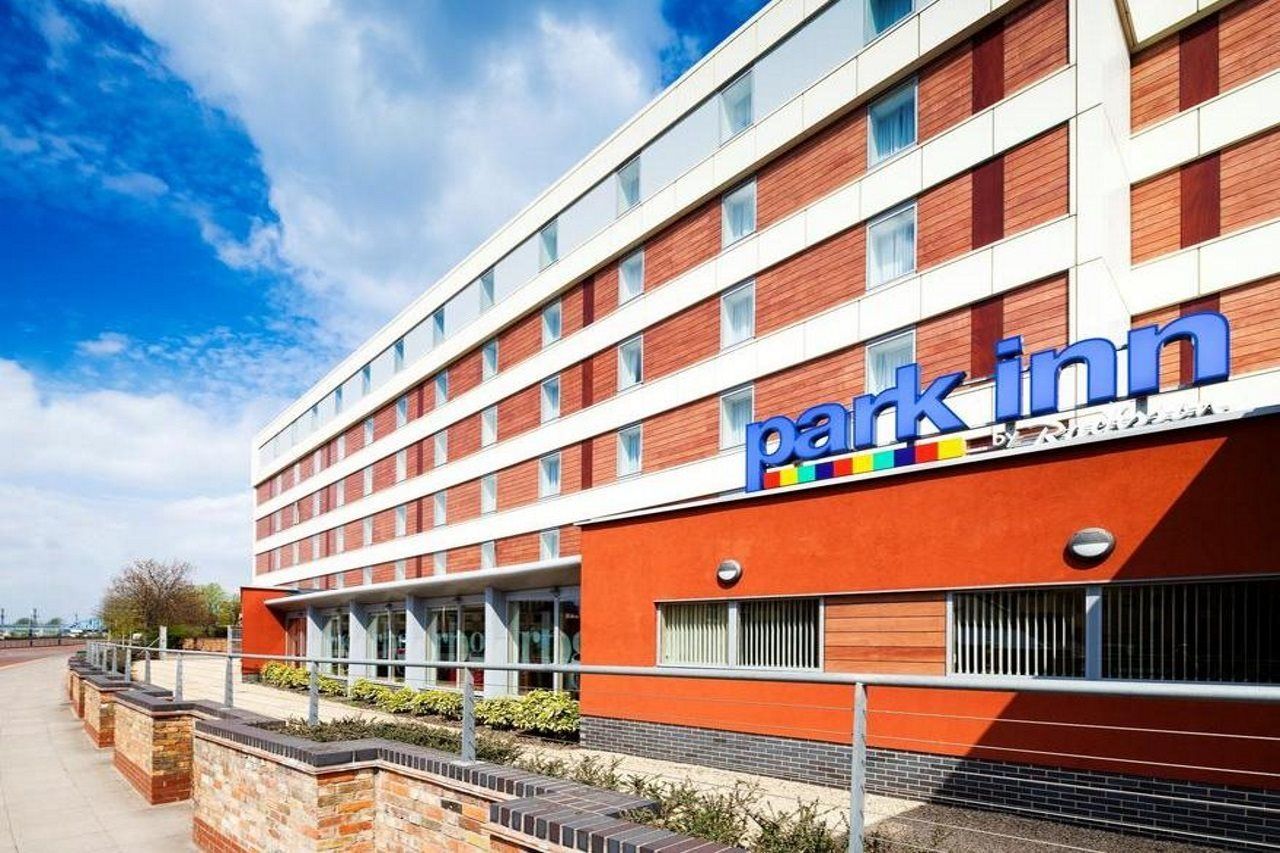 Park Inn By Radisson Peterborough Exteriör bild
