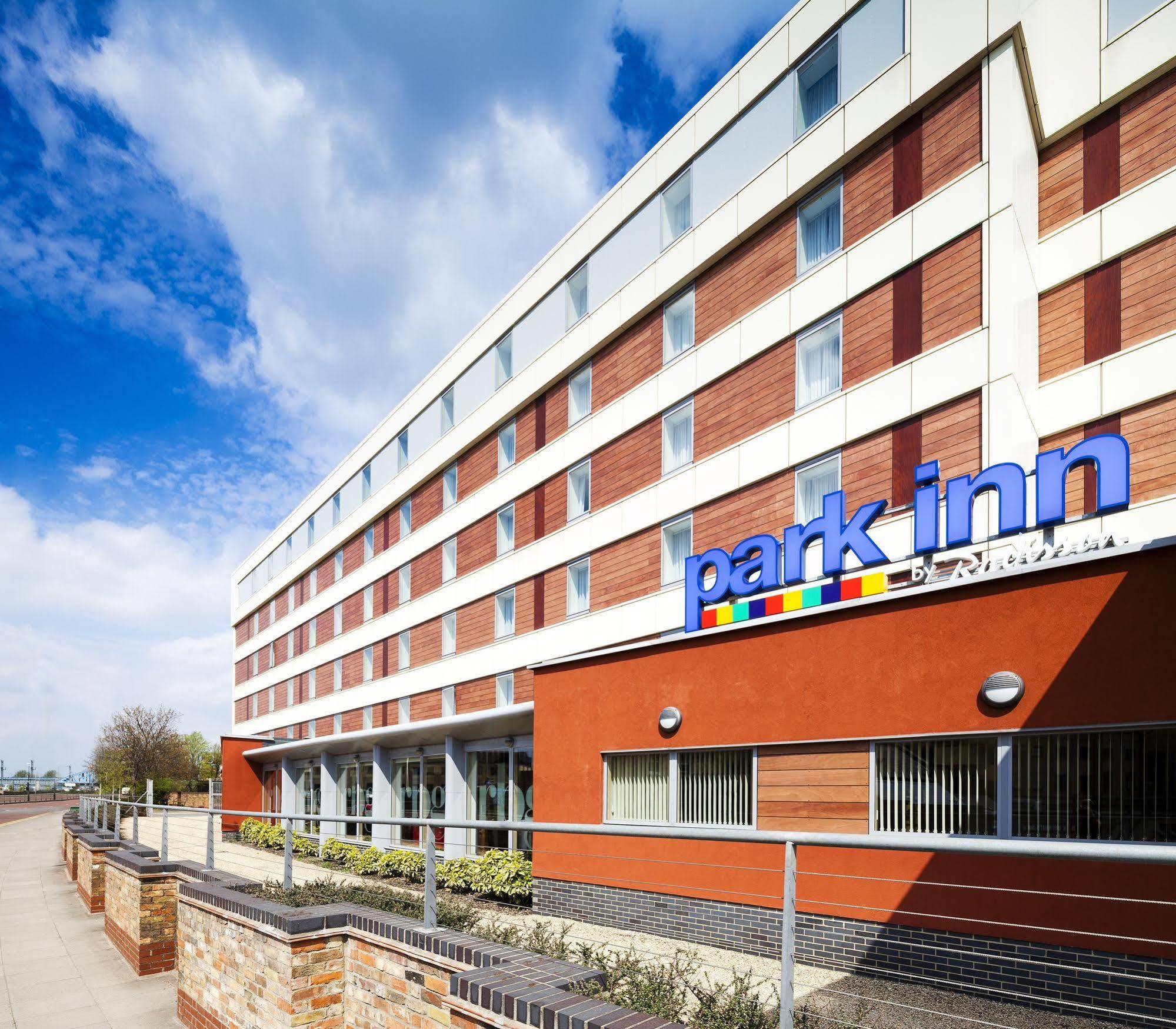 Park Inn By Radisson Peterborough Exteriör bild