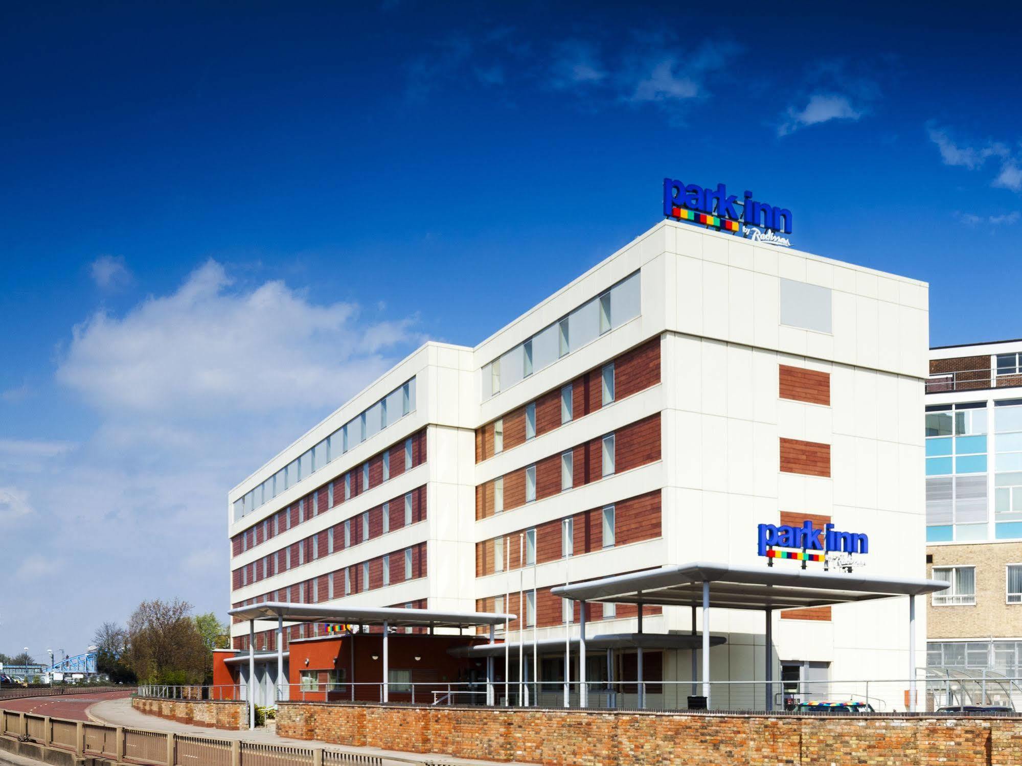 Park Inn By Radisson Peterborough Exteriör bild