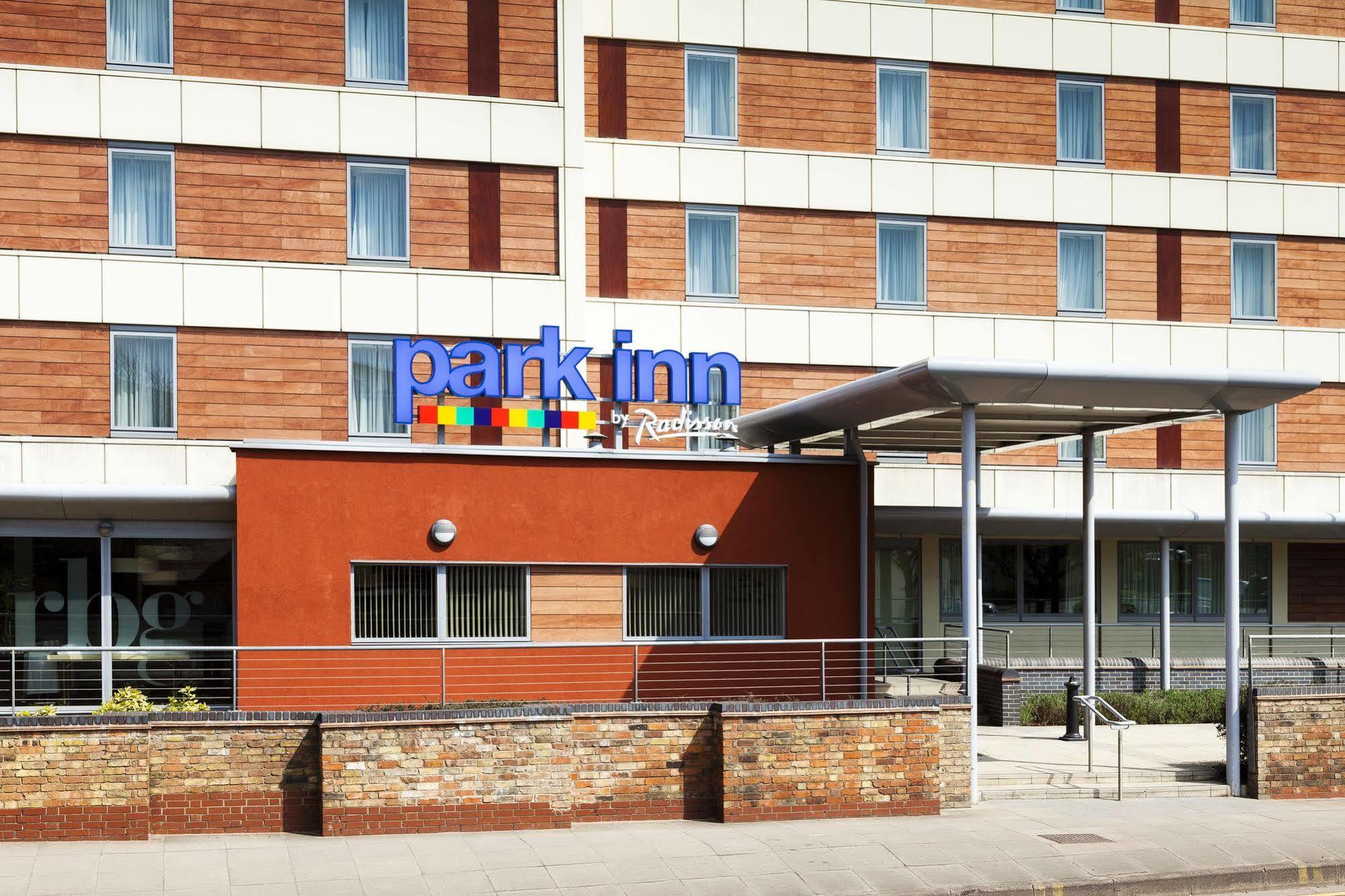 Park Inn By Radisson Peterborough Exteriör bild