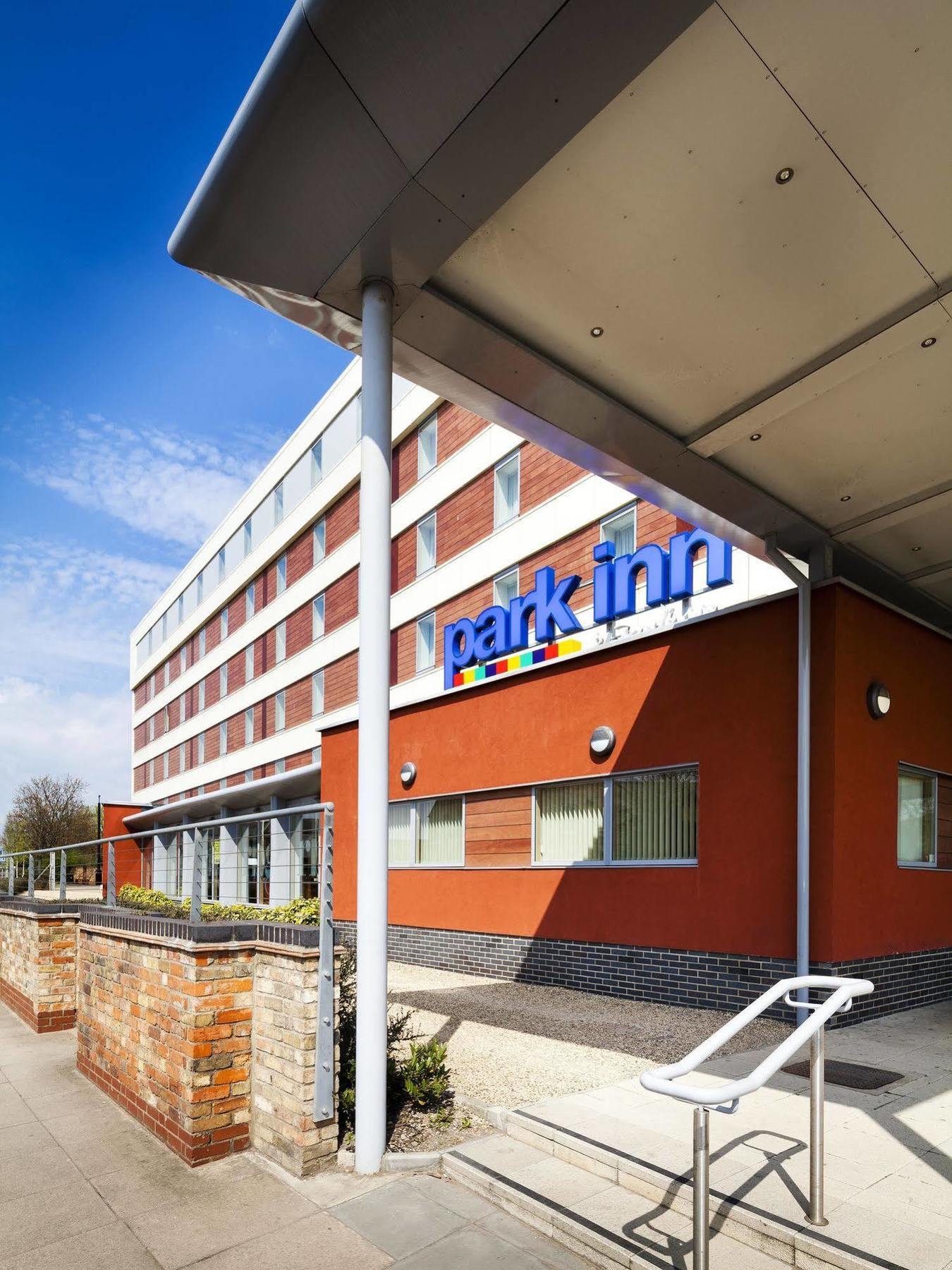 Park Inn By Radisson Peterborough Exteriör bild