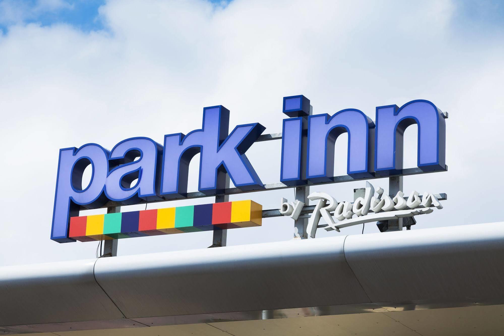 Park Inn By Radisson Peterborough Exteriör bild