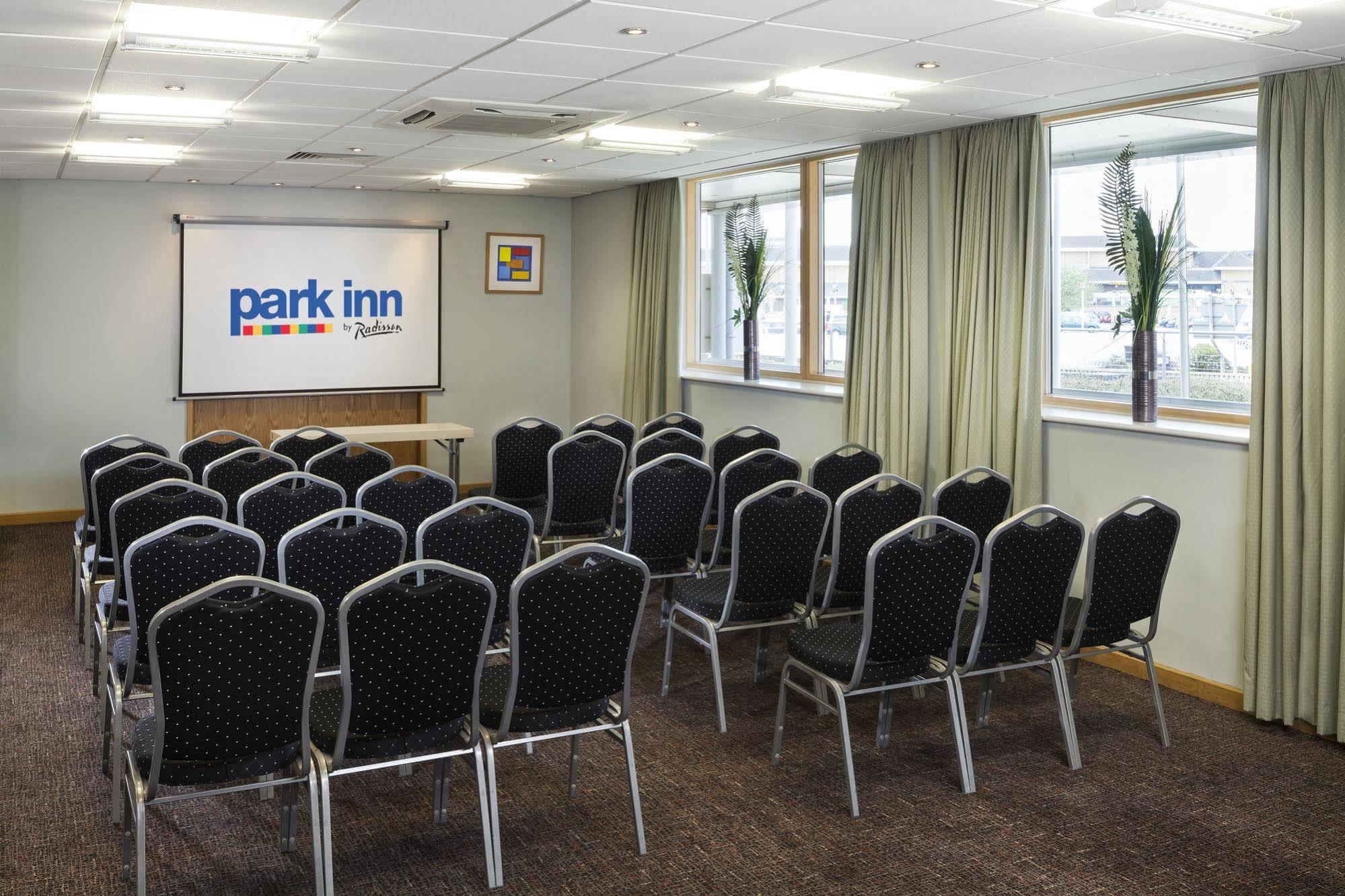 Park Inn By Radisson Peterborough Exteriör bild